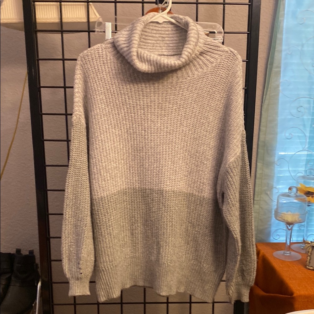 American Eagle Cozy two toned Gray Turtleneck Sweater